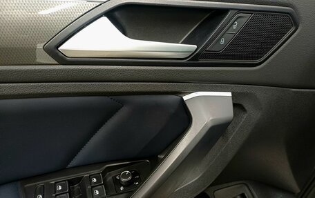 Volkswagen Tiguan II, 2019 год, 2 499 000 рублей, 21 фотография