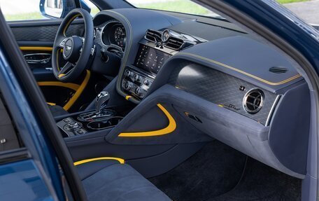 Bentley Bentayga I, 2026 год, 46 000 000 рублей, 35 фотография