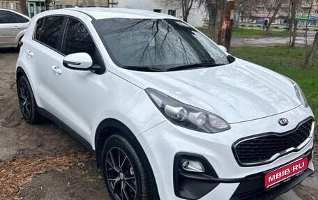 KIA Sportage IV рестайлинг, 2020 год, 2 400 000 рублей, 1 фотография