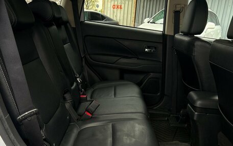 Mitsubishi Outlander III рестайлинг 3, 2018 год, 1 968 500 рублей, 10 фотография