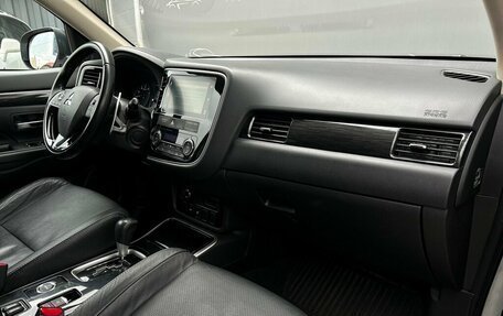 Mitsubishi Outlander III рестайлинг 3, 2018 год, 1 968 500 рублей, 8 фотография