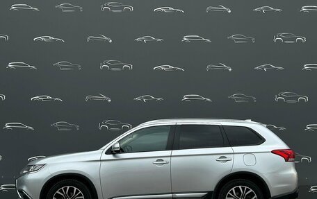 Mitsubishi Outlander III рестайлинг 3, 2018 год, 1 968 500 рублей, 13 фотография