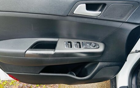 KIA Sportage IV рестайлинг, 2020 год, 2 400 000 рублей, 18 фотография