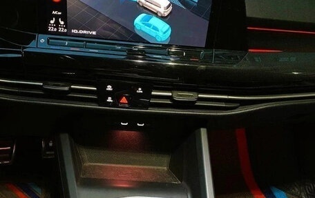 Volkswagen Golf VIII, 2022 год, 1 800 000 рублей, 9 фотография