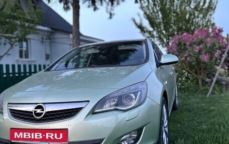 Opel Astra J, 2010 год, 870 000 рублей, 1 фотография