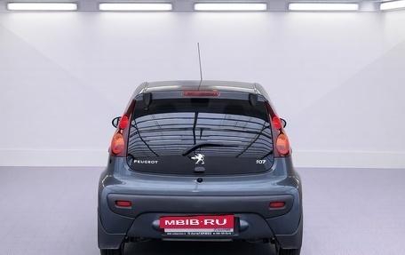 Peugeot 107 I рестайлинг, 2012 год, 385 000 рублей, 3 фотография