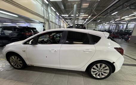 Opel Astra J, 2011 год, 599 000 рублей, 3 фотография