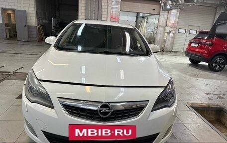 Opel Astra J, 2011 год, 599 000 рублей, 2 фотография