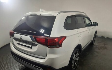 Mitsubishi Outlander III рестайлинг 3, 2021 год, 3 200 000 рублей, 4 фотография