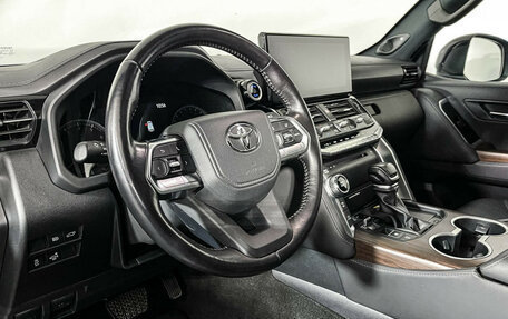 Toyota Land Cruiser, 2022 год, 9 397 000 рублей, 13 фотография