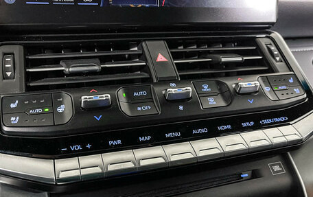 Toyota Land Cruiser, 2022 год, 9 397 000 рублей, 16 фотография