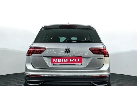 Volkswagen Tiguan II, 2021 год, 3 497 000 рублей, 6 фотография