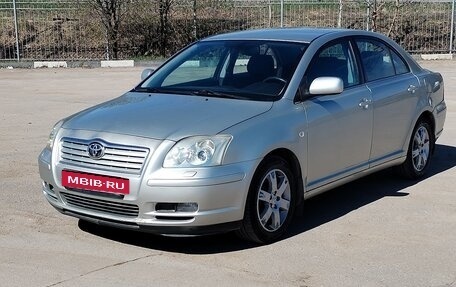 Toyota Avensis III рестайлинг, 2005 год, 750 000 рублей, 1 фотография