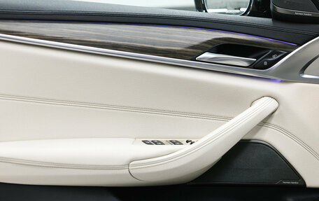 BMW 5 серия, 2019 год, 2 650 000 рублей, 16 фотография