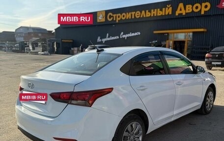 Hyundai Solaris II рестайлинг, 2018 год, 800 000 рублей, 3 фотография