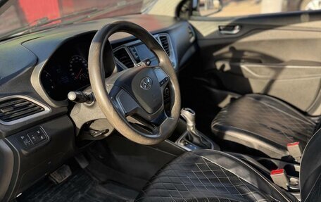 Hyundai Solaris II рестайлинг, 2018 год, 800 000 рублей, 13 фотография