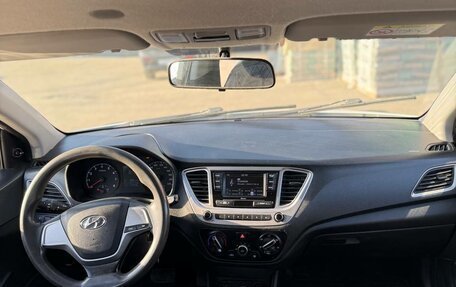 Hyundai Solaris II рестайлинг, 2018 год, 800 000 рублей, 16 фотография
