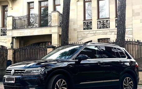 Volkswagen Tiguan II, 2019 год, 2 800 000 рублей, 3 фотография