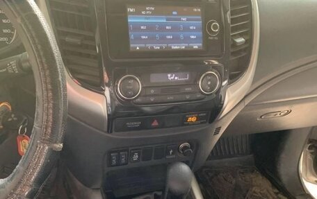 Mitsubishi L200 IV рестайлинг, 2015 год, 1 059 300 рублей, 10 фотография