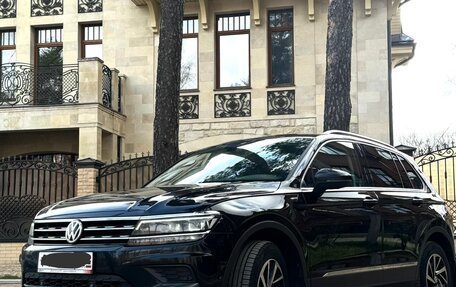 Volkswagen Tiguan II, 2019 год, 2 800 000 рублей, 4 фотография