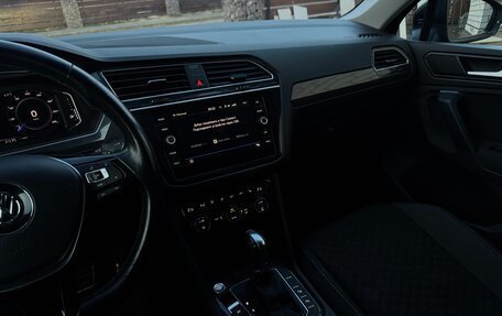 Volkswagen Tiguan II, 2019 год, 2 800 000 рублей, 20 фотография