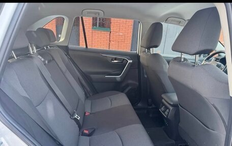 Toyota RAV4, 2020 год, 3 530 000 рублей, 2 фотография