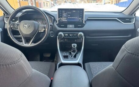 Toyota RAV4, 2020 год, 3 530 000 рублей, 4 фотография