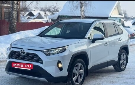 Toyota RAV4, 2020 год, 3 530 000 рублей, 12 фотография