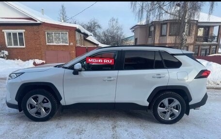 Toyota RAV4, 2020 год, 3 530 000 рублей, 11 фотография