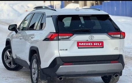 Toyota RAV4, 2020 год, 3 530 000 рублей, 13 фотография