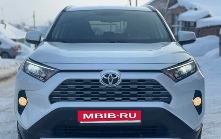 Toyota RAV4, 2020 год, 3 530 000 рублей, 10 фотография