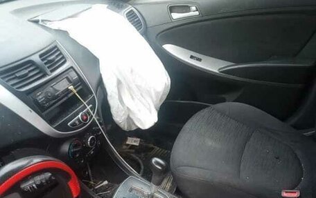 Hyundai Solaris II рестайлинг, 2011 год, 150 000 рублей, 12 фотография