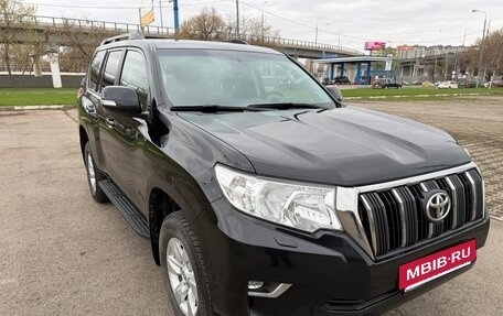 Toyota Land Cruiser Prado 150 рестайлинг 2, 2018 год, 4 190 000 рублей, 2 фотография