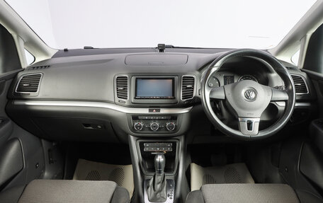 Volkswagen Sharan II, 2013 год, 1 399 000 рублей, 9 фотография