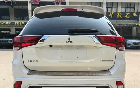Mitsubishi Outlander III рестайлинг 3, 2022 год, 2 100 050 рублей, 6 фотография