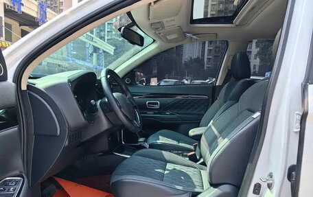 Mitsubishi Outlander III рестайлинг 3, 2022 год, 2 100 050 рублей, 7 фотография