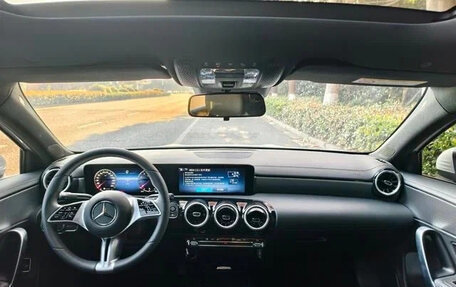 Mercedes-Benz A-Класс, 2023 год, 1 600 000 рублей, 10 фотография