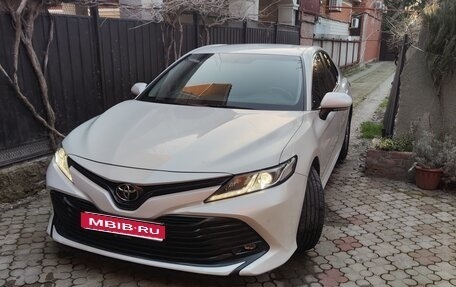 Toyota Camry, 2018 год, 2 300 000 рублей, 1 фотография
