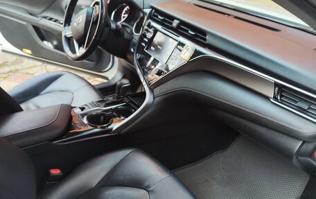 Toyota Camry, 2018 год, 2 300 000 рублей, 22 фотография