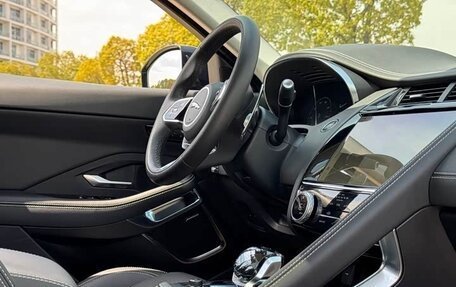 Jaguar E-Pace, 2024 год, 3 922 088 рублей, 9 фотография