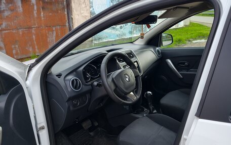 Renault Logan II, 2016 год, 690 000 рублей, 10 фотография