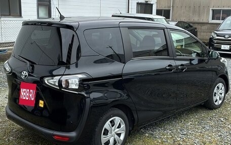 Toyota Sienta II, 2022 год, 950 000 рублей, 3 фотография