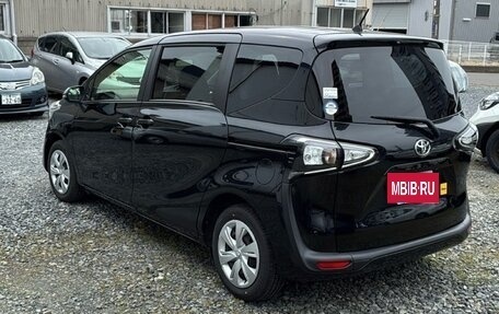 Toyota Sienta II, 2022 год, 950 000 рублей, 5 фотография