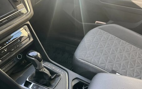 Volkswagen Tiguan II, 2022 год, 3 000 000 рублей, 3 фотография