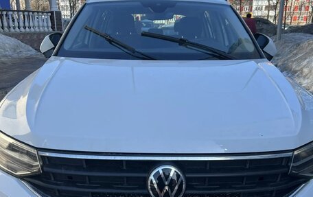 Volkswagen Tiguan II, 2022 год, 3 000 000 рублей, 13 фотография