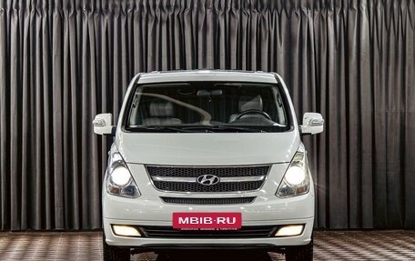 Hyundai Grand Starex Grand Starex I рестайлинг 2, 2014 год, 1 695 000 рублей, 2 фотография