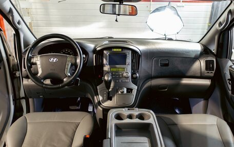 Hyundai Grand Starex Grand Starex I рестайлинг 2, 2014 год, 1 695 000 рублей, 17 фотография