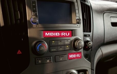 Hyundai Grand Starex Grand Starex I рестайлинг 2, 2014 год, 1 695 000 рублей, 15 фотография