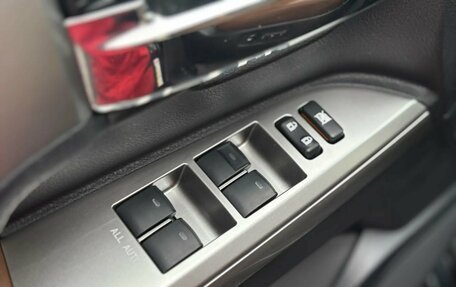 Toyota Land Cruiser 200, 2014 год, 5 090 000 рублей, 27 фотография