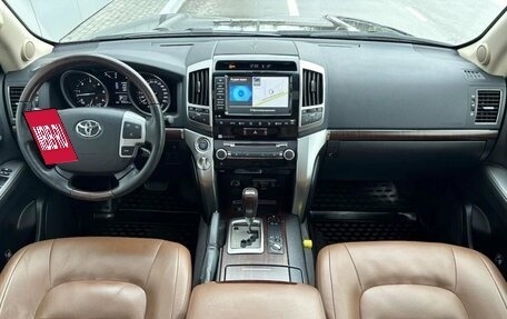 Toyota Land Cruiser 200, 2014 год, 5 090 000 рублей, 15 фотография